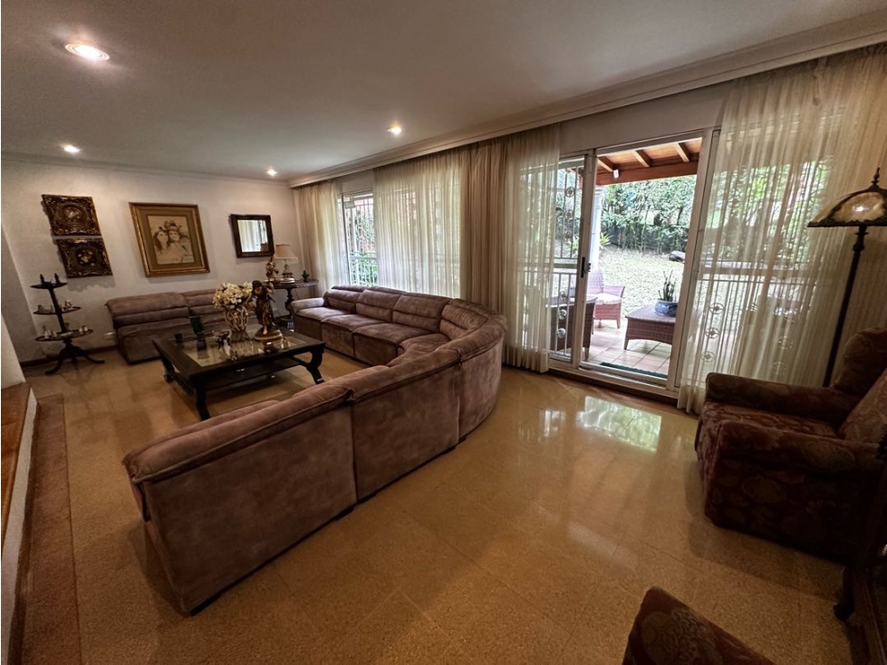 HERMOSA CASA EN EL POBLADO SECTOR SAN LUCAS Y AMPLIO JARDÍN INTERNO — foto 6