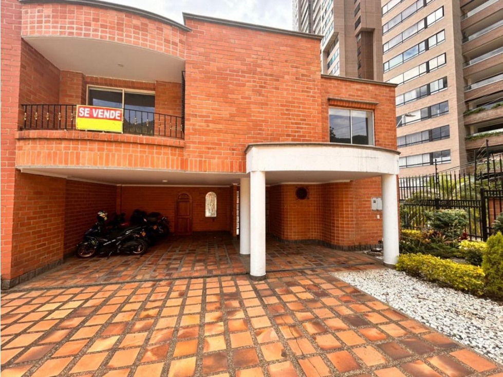 Se vende casa en el poblado sector Ámsterdam