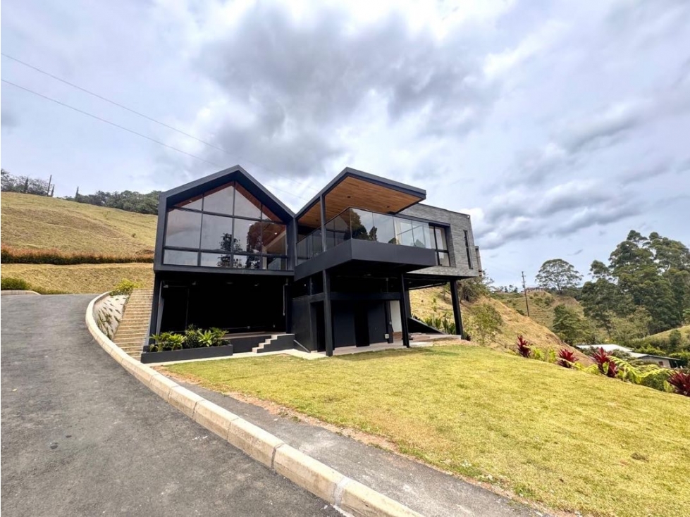 SE VENDE CASA EN EL RETIRO VIA PANTANILLO - AL BOSQUE