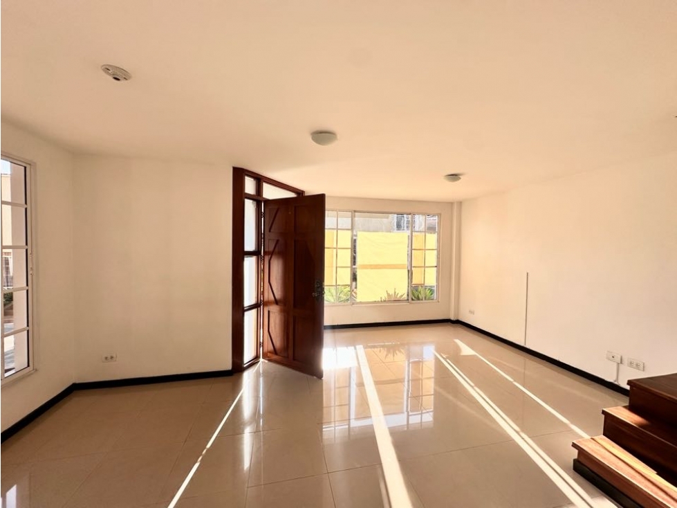 Se Vende Casa en el Norte de Coinca Armenia con dos Parqueaderos — foto 4