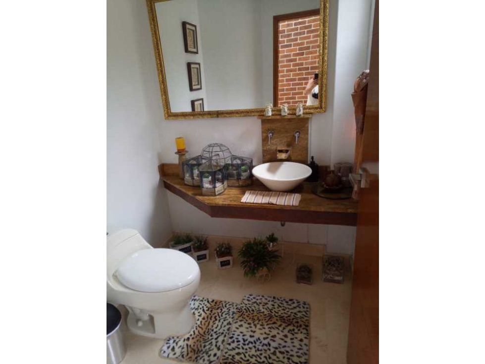 SE VENDE CASA CAMPESTRE EN LOMA DEL ESCOBERO (PARTE INTERMEDIA ) — foto 2