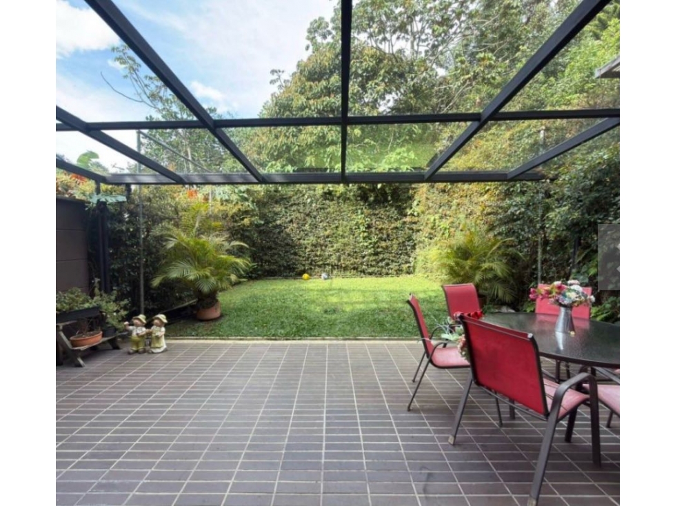 SE VENDE CASA EN ENVIGADO, CERCA AL MALL TERRACINA. LOMA DEL CHOCHO — foto 2
