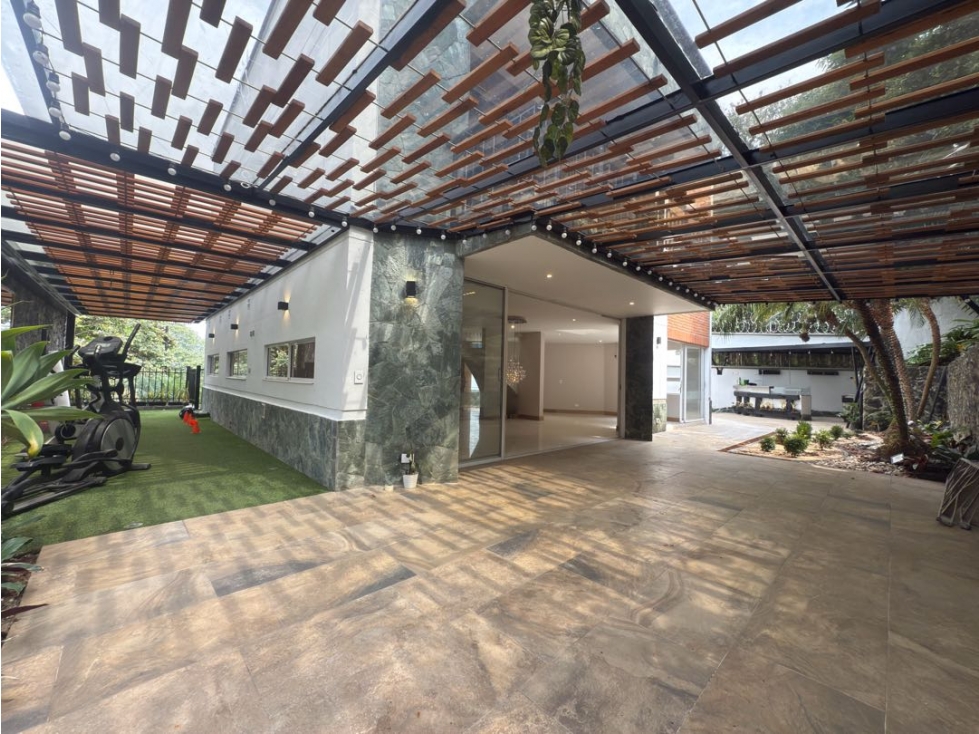 Se vende casa en Envigado con Apartaestudio Areendado — foto 2