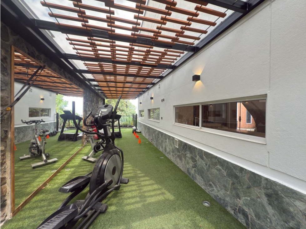 Se vende casa en Envigado con Apartaestudio Areendado — foto 3