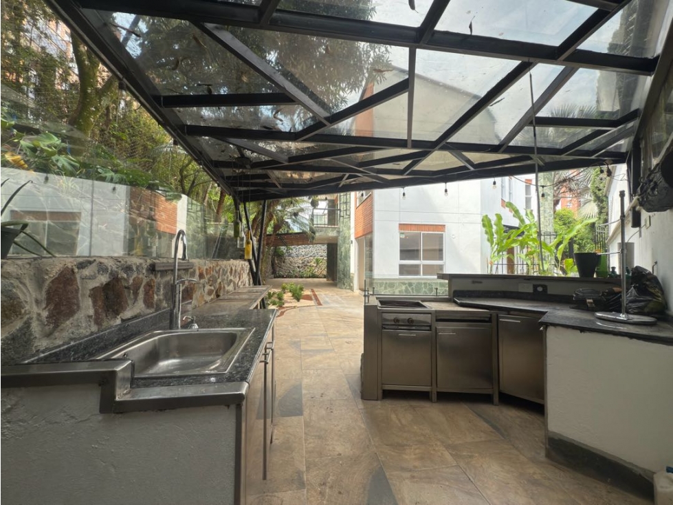 Se vende casa en Envigado con Apartaestudio Areendado — foto 4