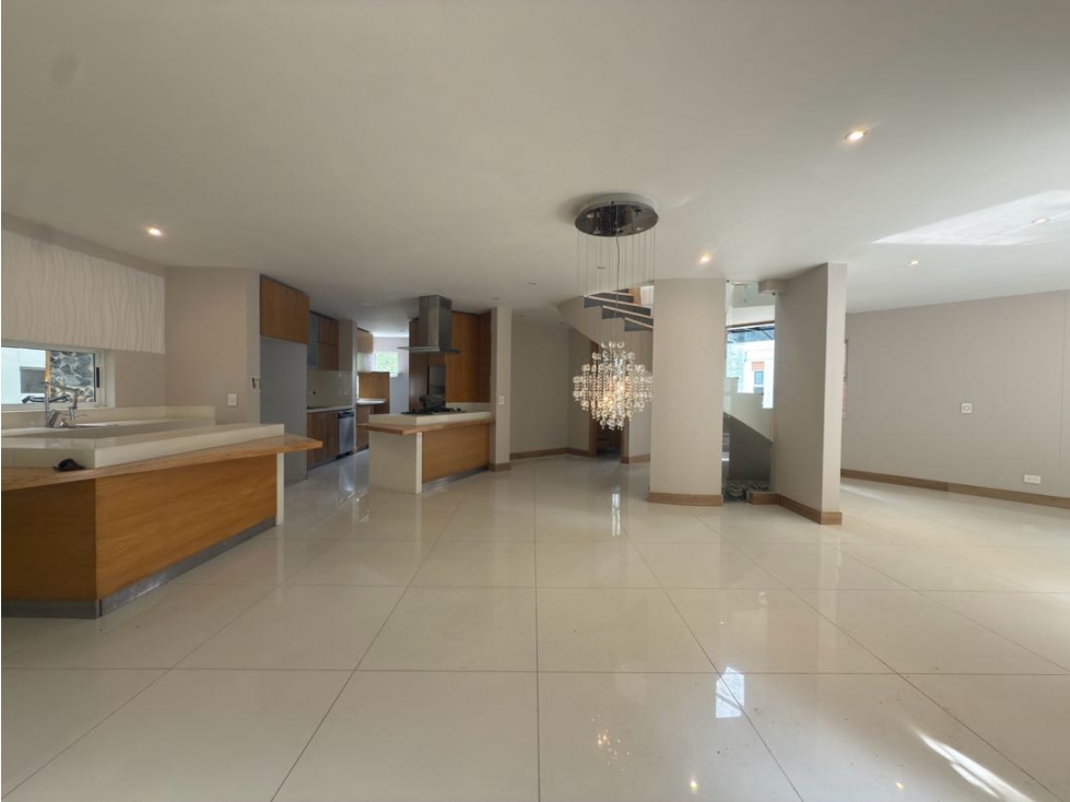 Se vende casa en Envigado con Apartaestudio Areendado — foto 6