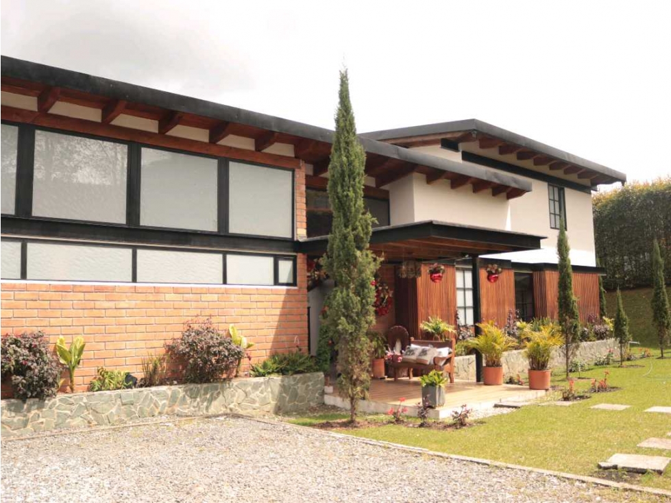 Se vende casa en Envigado en la loma del Escobero