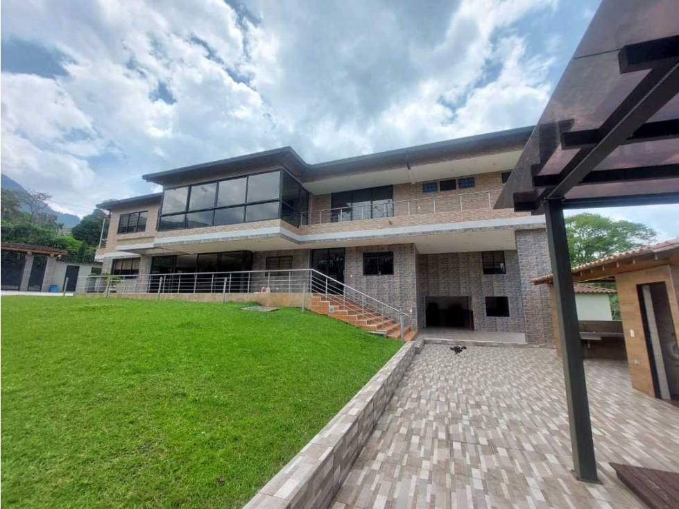 SE VENDE CASA EN ENVIGADO LOMA DEL ESCOBERO — foto 2