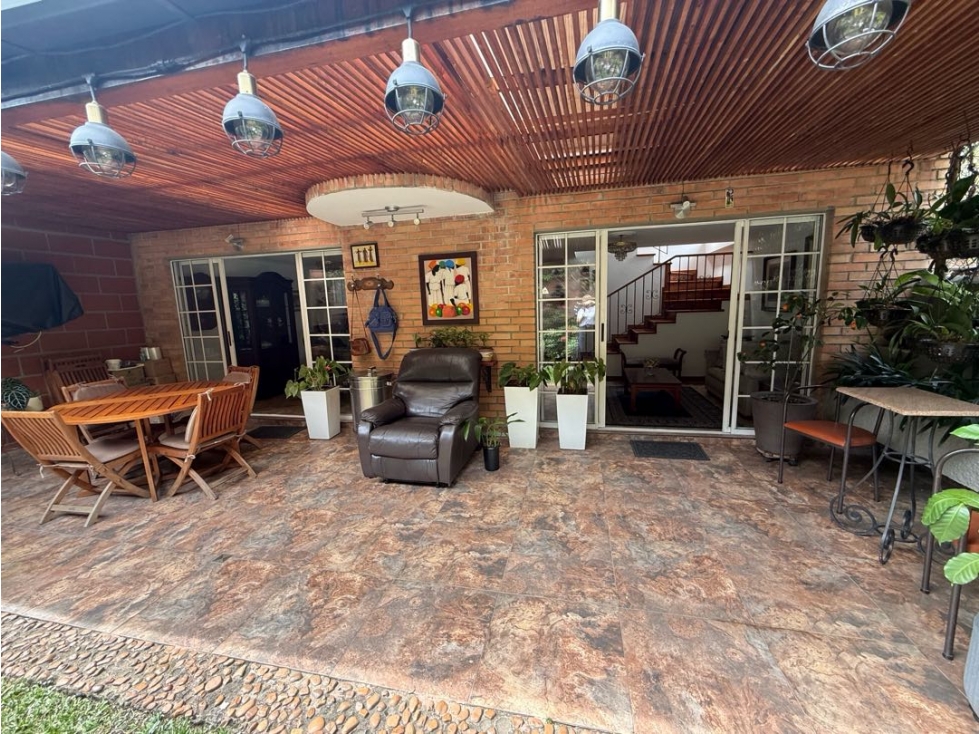 SE VENDE CASA EN ENVIGADO, LOMA EL ESCOBERO CERCA AL CC CITY PLAZA — foto 3