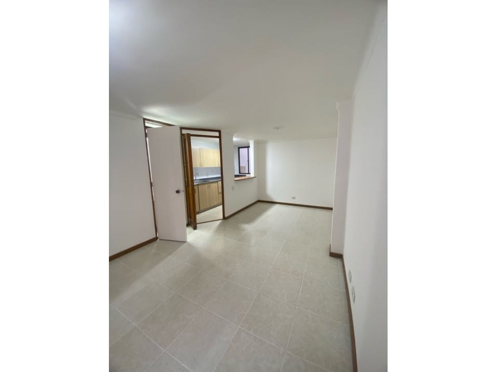 SE VENDE CASA EN ENVIGADO, PARTE PLANA CERCA A TODO — foto 3
