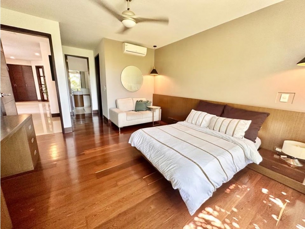 Se vende casa en exclusivo condominio en Cristales oeste