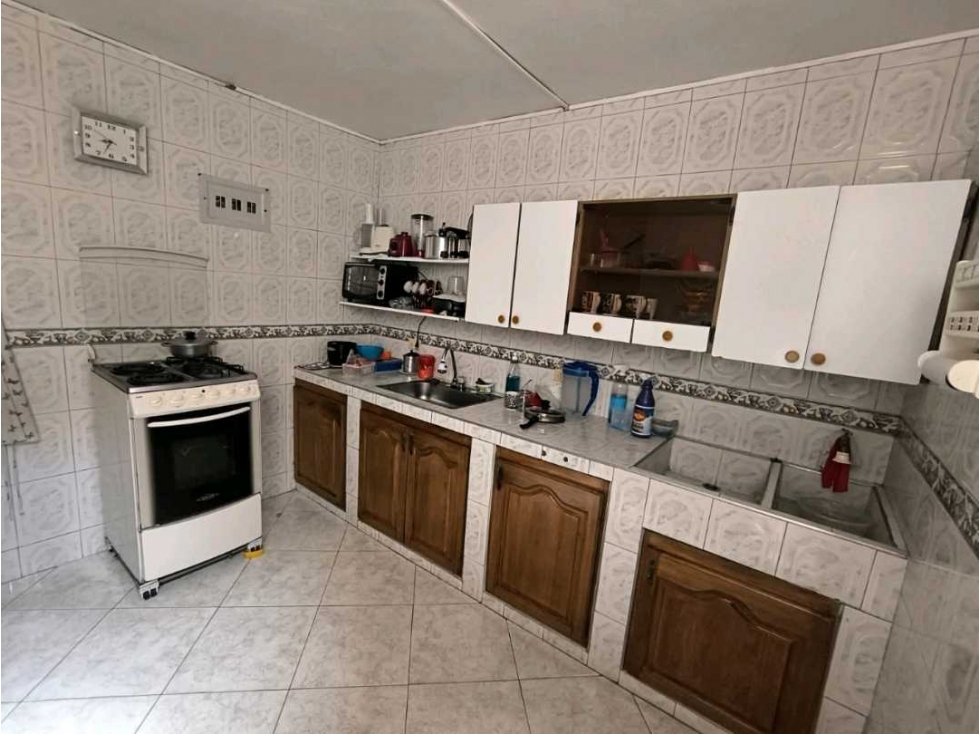 SE VENDE CASA AMPLIA EN BARRIO FLORENCIA - MEDELLIN — foto 3