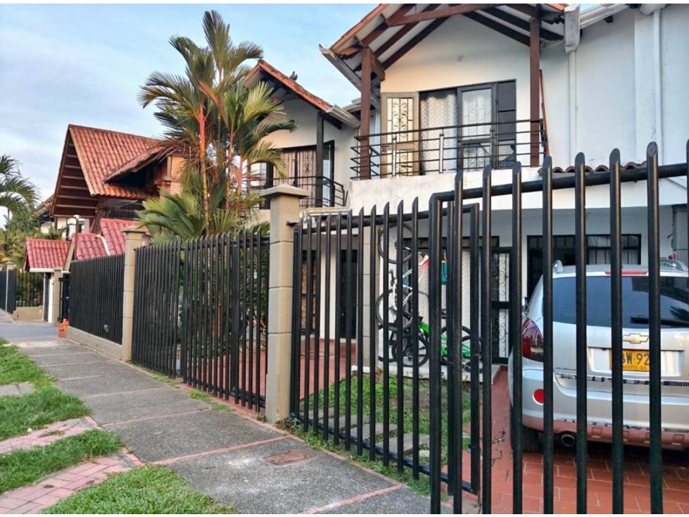 Se vende casa en Gratamira Amarilo permuta