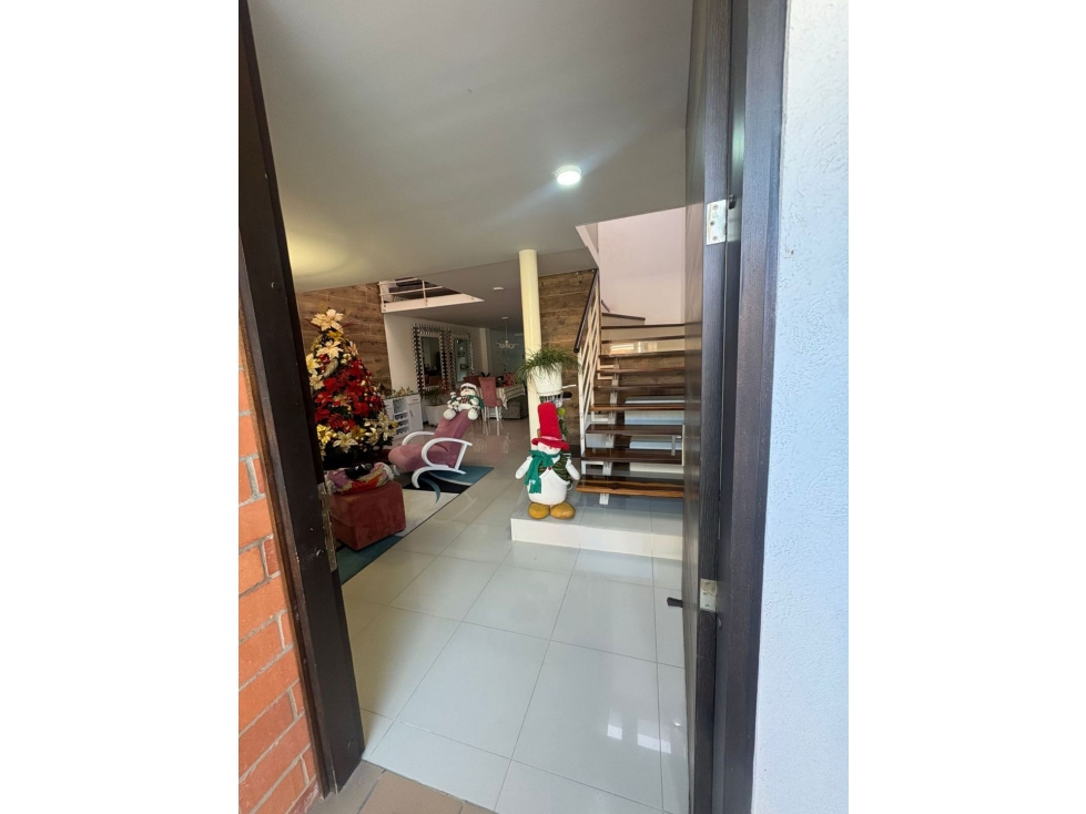 SE VENDE CASA EN ALTOS DE GUADALUPE, SUR DE CALI 527.