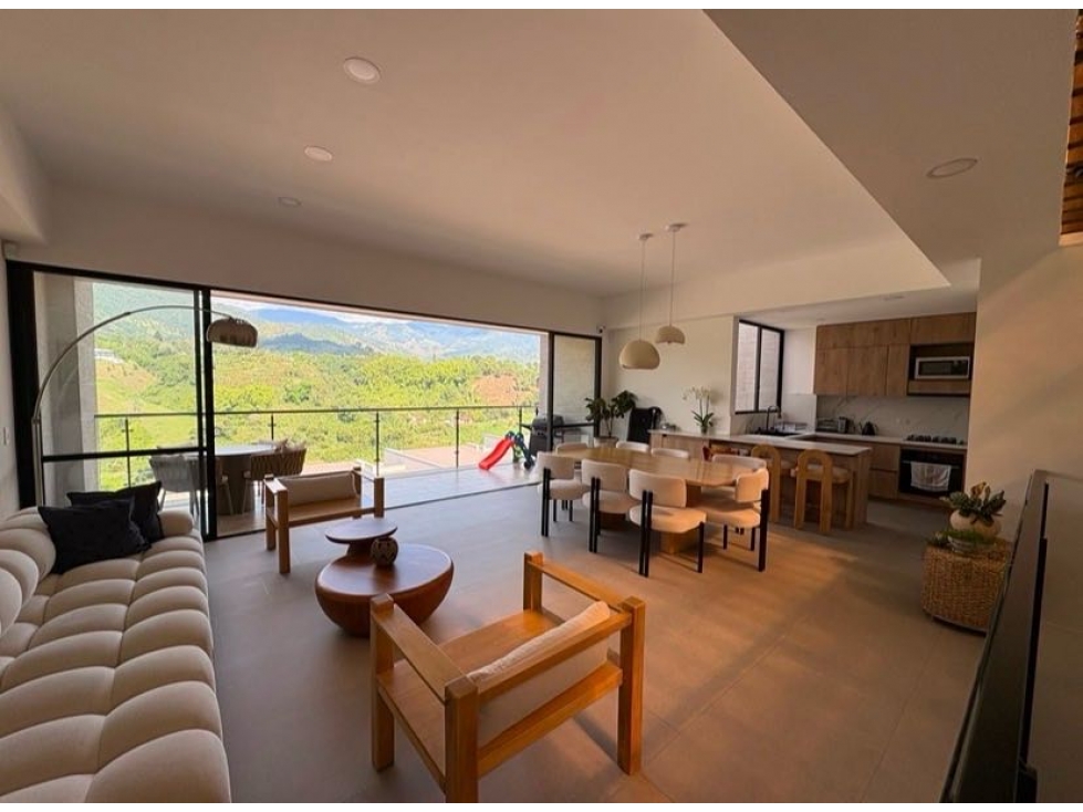 SE VENDE CASA EN JORDAN AV. CENTENARIO NORTE DE ARMENIA