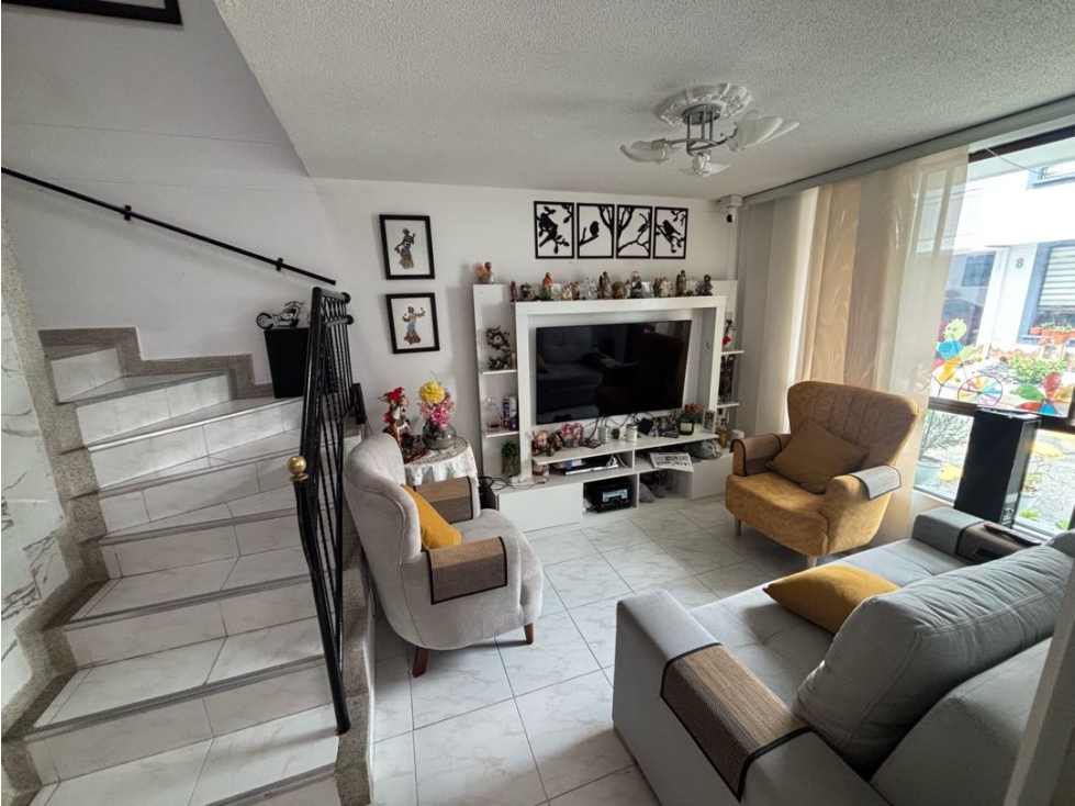 SE VENDE CASA EN LA AV 19 en conjunto Cerrado
