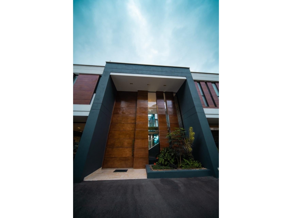 Se vende casa en la calera el poblado medellin