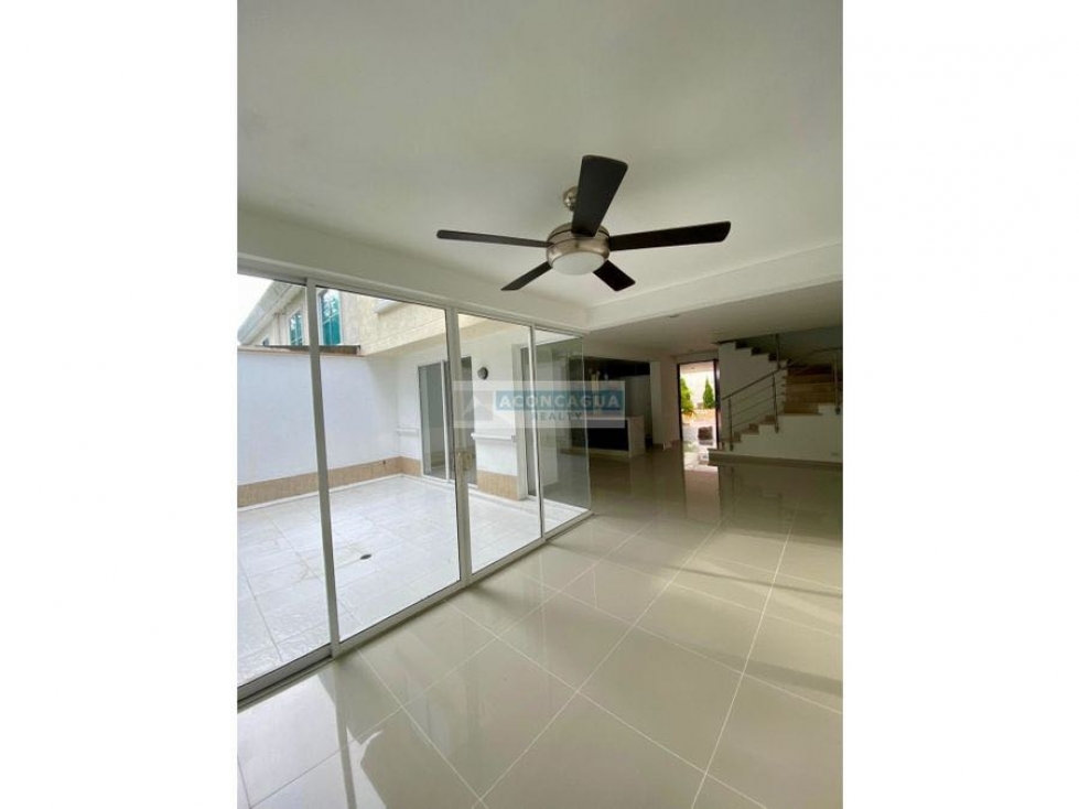 Se vende casa en la Castellana