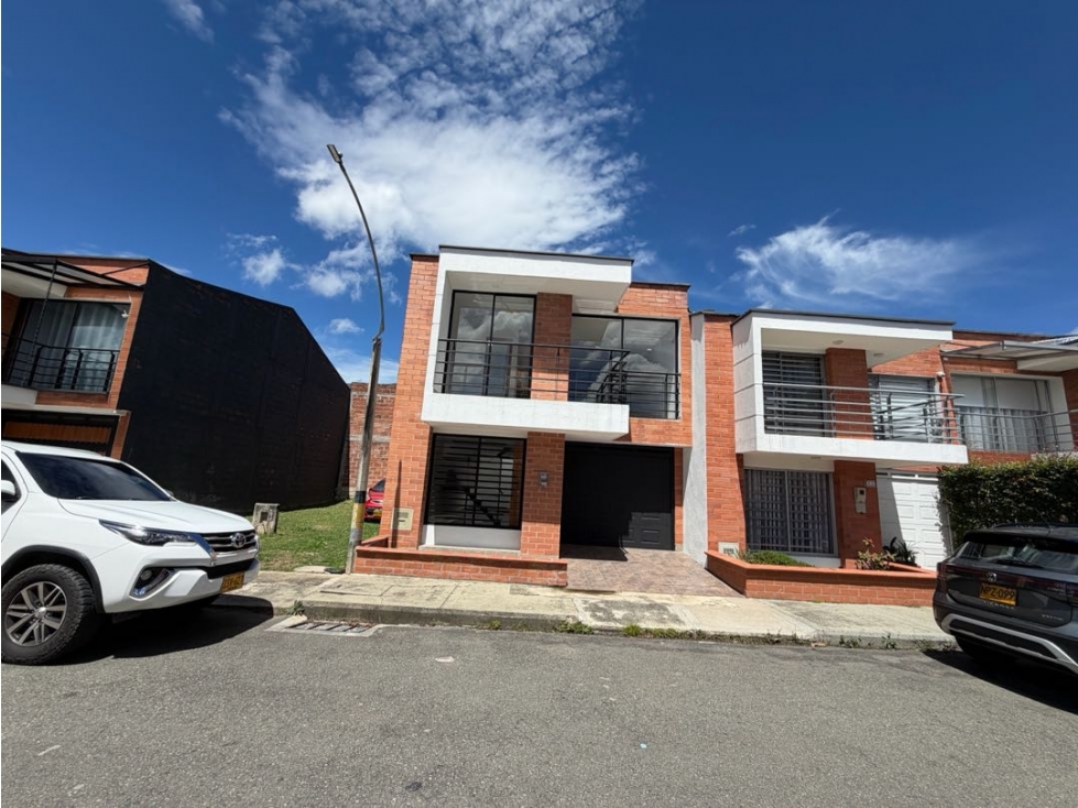 SE VENDE CASA EN LA CEJA CERCA AL VIVA UNIDAD JARDINES DE LA PRADERA@2