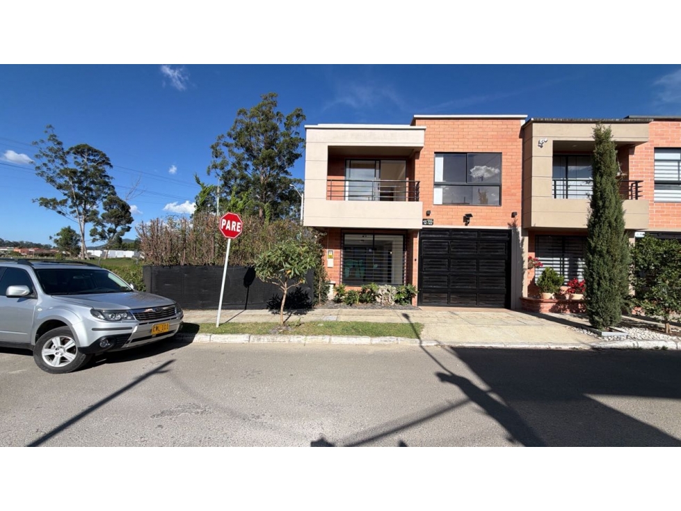 SE VENDE CASA EN LA CEJA ESQUINERA CON ZONA VERDE UNIDAD JARDINES DE L