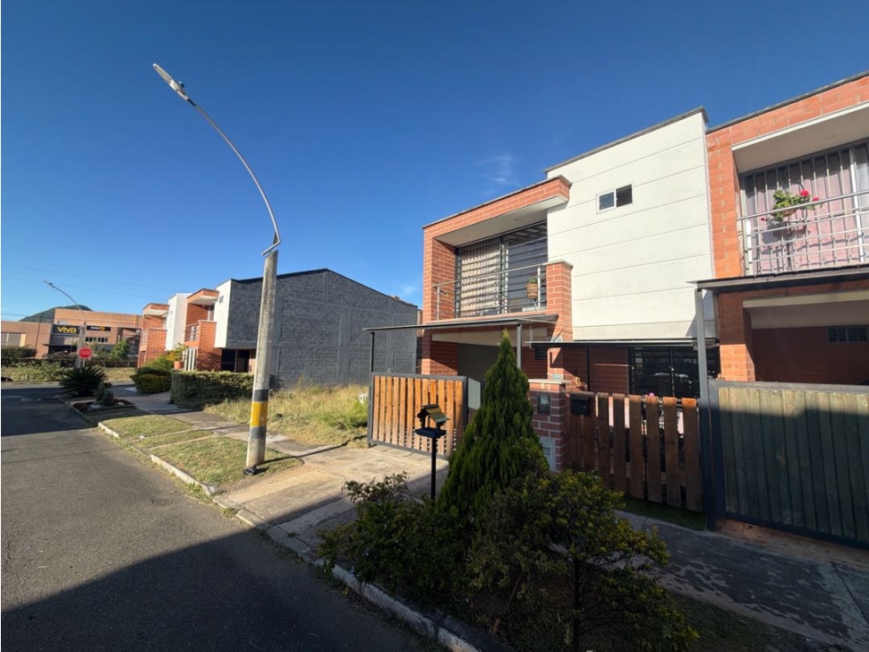SE VENDE CASA EN LA CEJA SECTOR VIVA UNIDAD JARDINES DEL CAMPO 4 habit