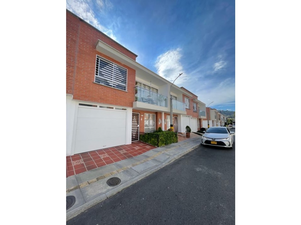 Se vende casa en la ceja, unidad abierta madeira, se reformó