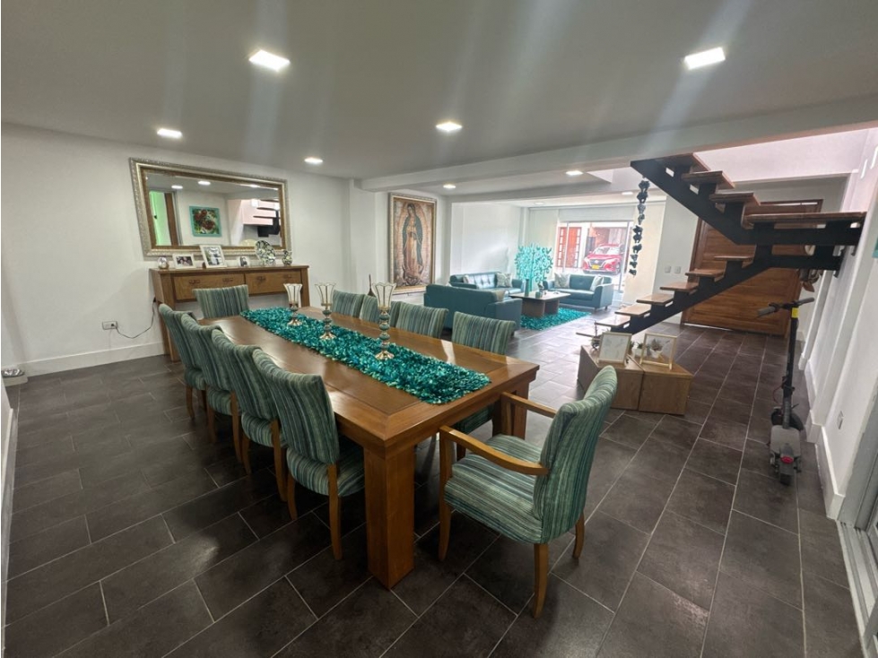 SE VENDE CASA EN LA CEJA UNIDAD CERRADA 389 m2 MUY GRANDE TURCO 2 parq