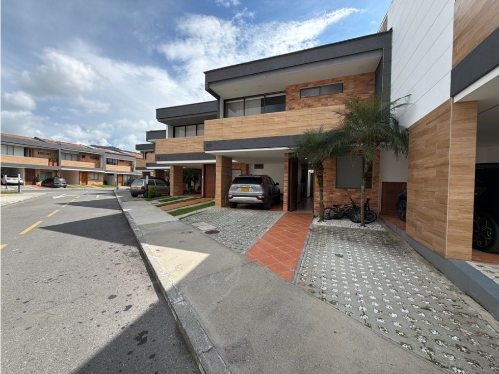 SE VENDE CASA EN LA CEJA UNIDAD CERRADA AGUA FRESCA HABITACIÓN 1er pis