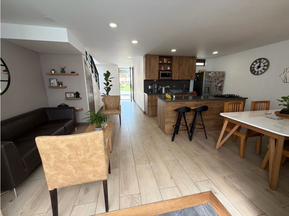 SE VENDE CASA EN LA CEJA UNIDAD CERRADA AGUA FRESCA HABITACIÓN 1er pis — foto 6