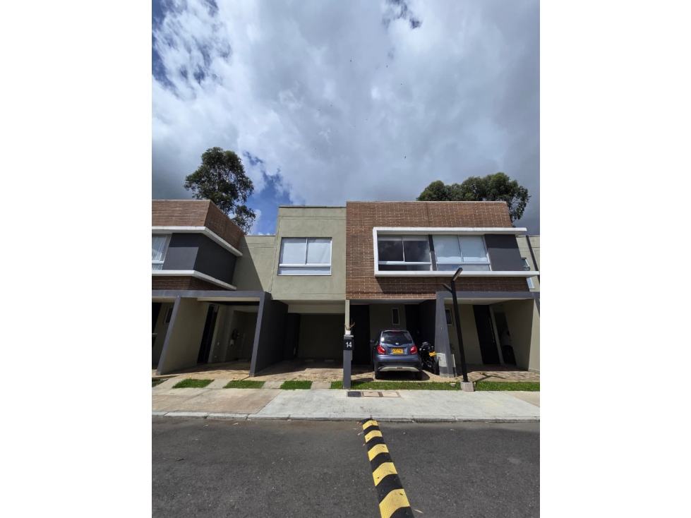 SE VENDE CASA EN LA CEJA UNIDAD CERRADA LA ANTIGUA SE ENTREGA RENTANDO