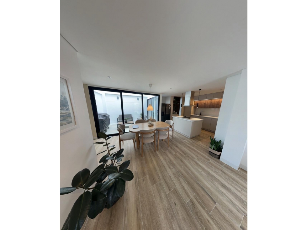 SE VENDE CASA EN LA CEJA UNIDAD CERRADA CON ENERGIA SOLA PISCINA CANCH