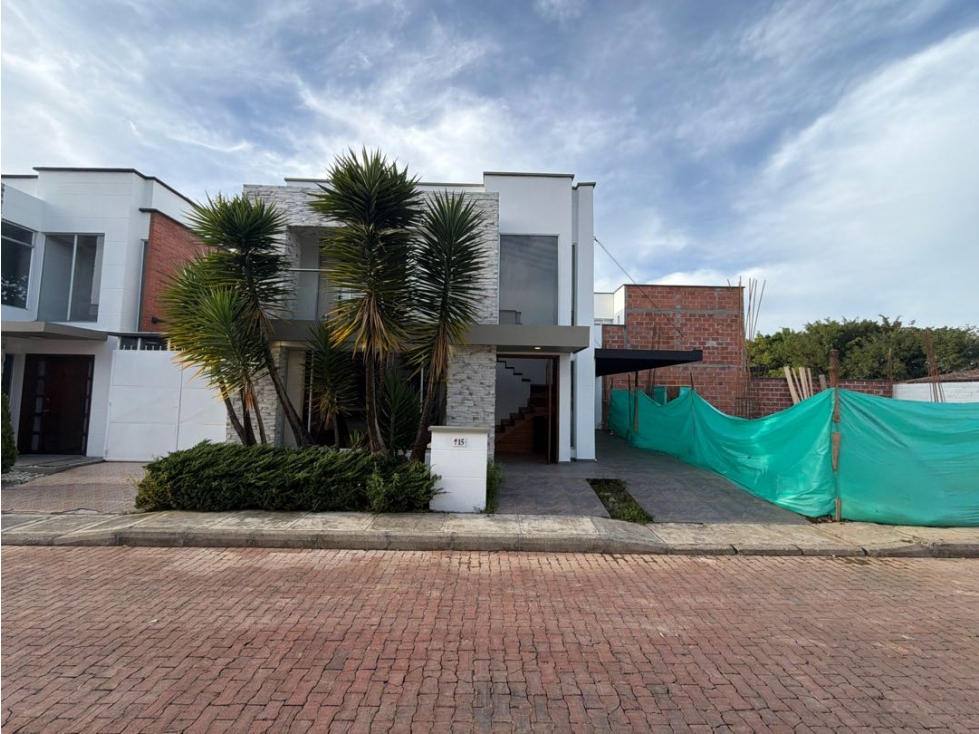 SE VENDE CASA EN LA CEJA UNIDAD HELICONIAS CERCA AL VIVA LA CEJA