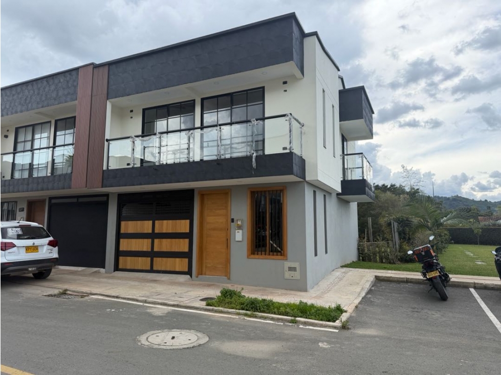 SE VENDE CASA EN LA CEJA UNIDAD ABIERTA BOSQUES DEL TAMBO 4 habitacion