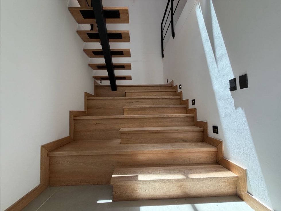 SE VENDE CASA EN LA CEJA UNIDAD JARDINES DE LA COLOMBIERE SIN PAGO — foto 2