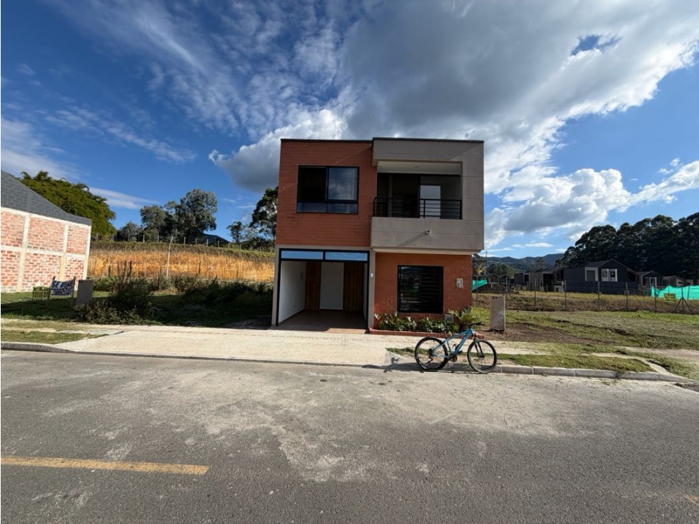 SE VENDE CASA EN LA CEJA UNIDAD ABIERTA JARDINES DE LA COLOMBIERE