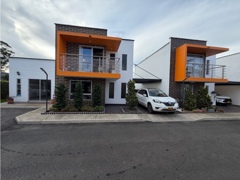 SE VENDE CASA EN LA CEJA UNIDAD CERRADA MILAN $100.000 Administracion