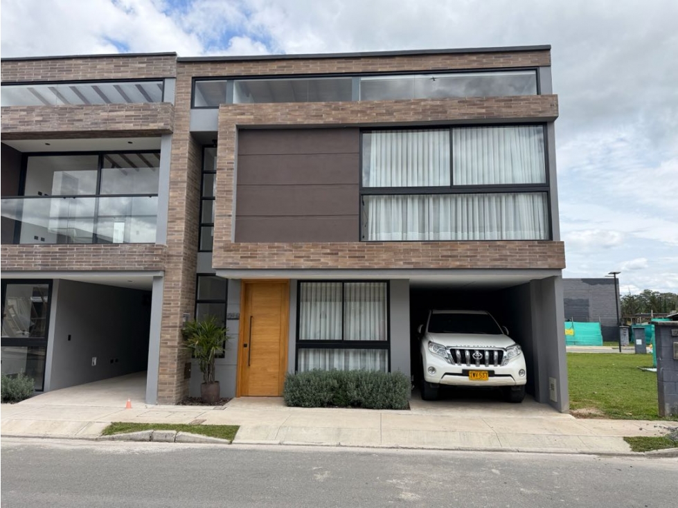 SE VENDE CASA EN LA CEJA UNIDAD CITADELA CON 2 PARQUADEROS — foto 2