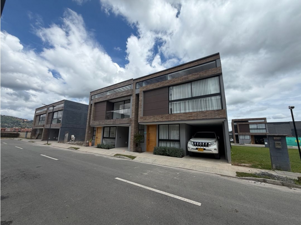 SE VENDE CASA EN LA CEJA UNIDAD CITADELA CON 2 PARQUADEROS — foto 3