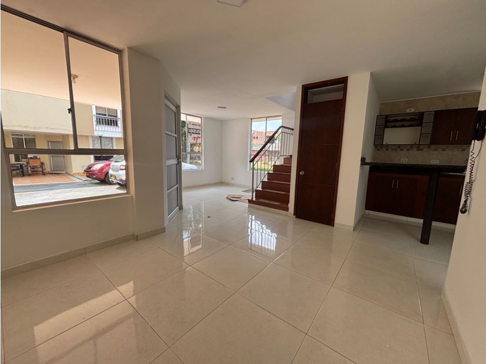 SE VENDE CASA EN LA CENTENARIO - 2