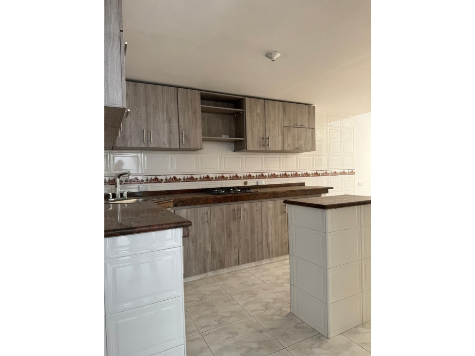 Se vende casa en La Flora