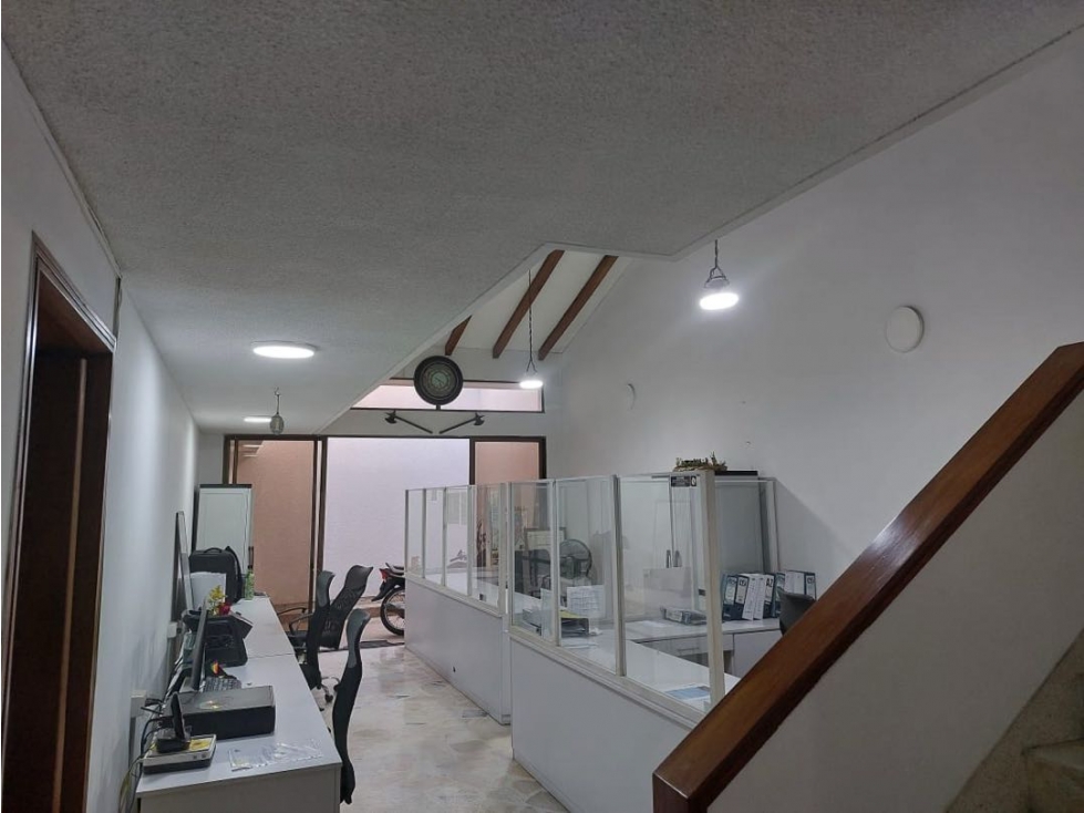 Se vende casa en La Flora
