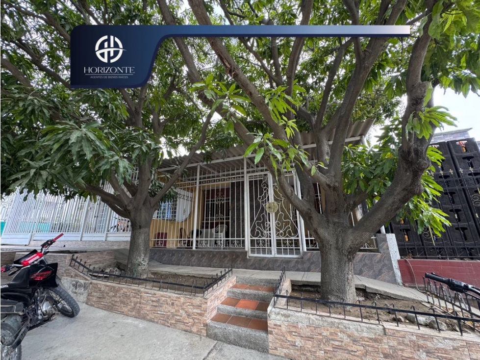SE VENDE CASA EN LA URBANIZACIÓN EL CISNE VÍA PRINCIPAL