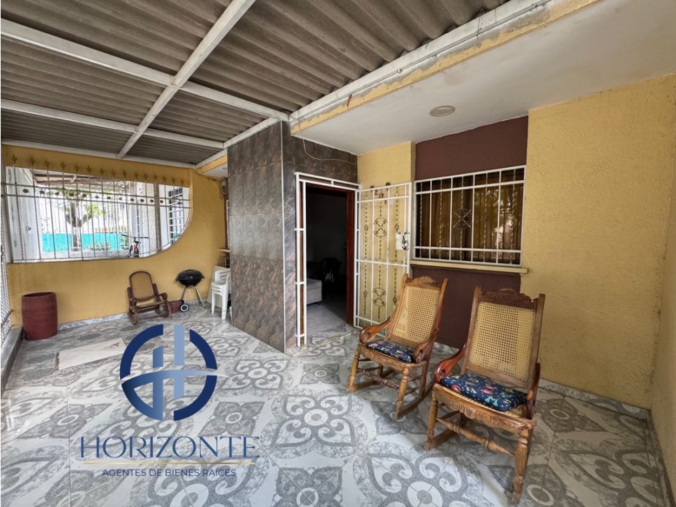 SE VENDE CASA EN LA URBANIZACIÓN EL CISNE VÍA PRINCIPAL — foto 4