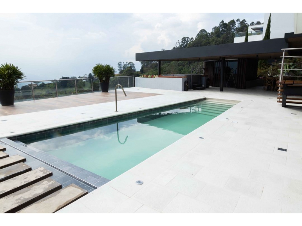 Se vende casa en las palmas el poblado Medellín