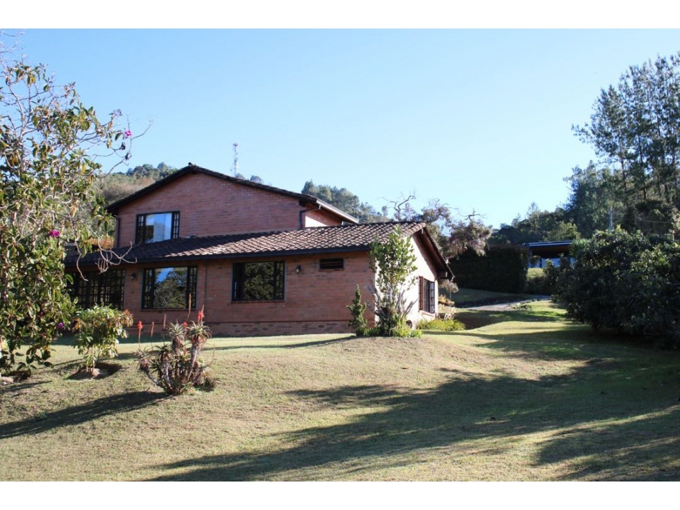 Se vende casa en las palmas unidad cerrada