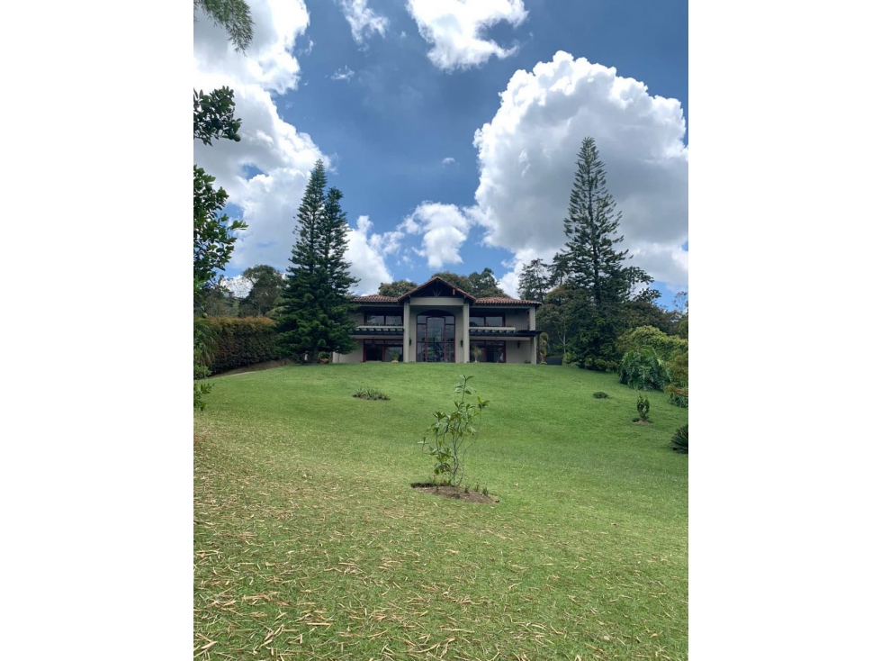 Se vende casa en llano grande Antioquía
