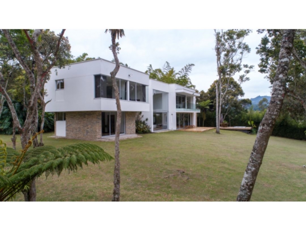 SE VENDE CASA EN LLANOGRANDE DETRÁS DEL CLUB EN PARCELACION — foto 3