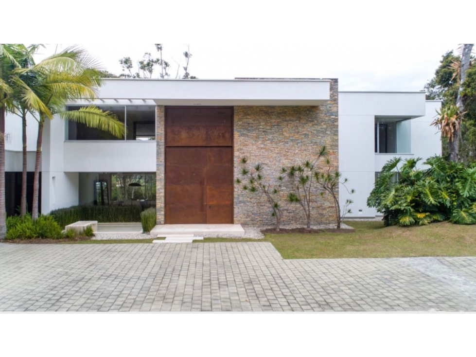 SE VENDE CASA EN LLANOGRANDE DETRÁS DEL CLUB EN PARCELACION — foto 4