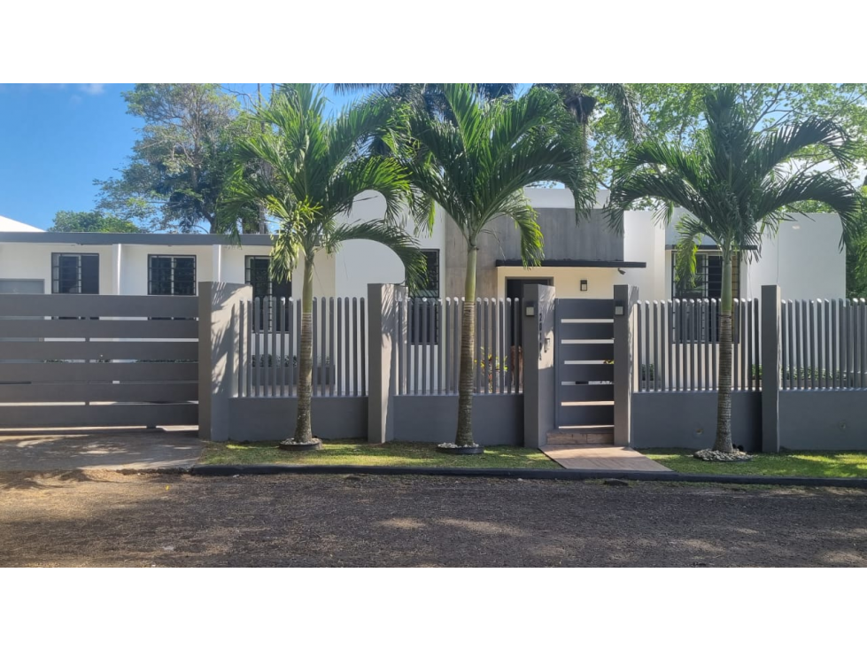 Venta de Casa en Llanos de Curundu, Ancon