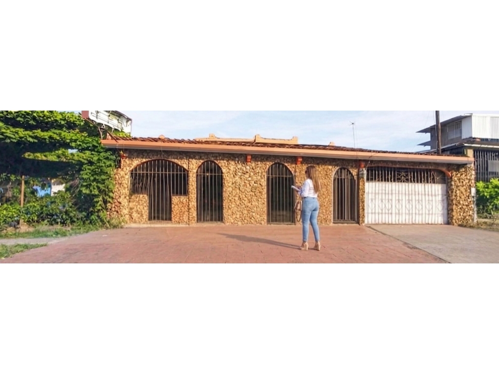 SE VENDE CASA EN LOS SANTOS EN LA VILLA $130,000